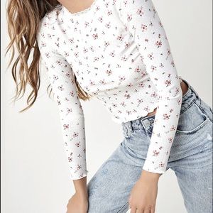 Lace Trim Ditsy Floral Crop Tee
